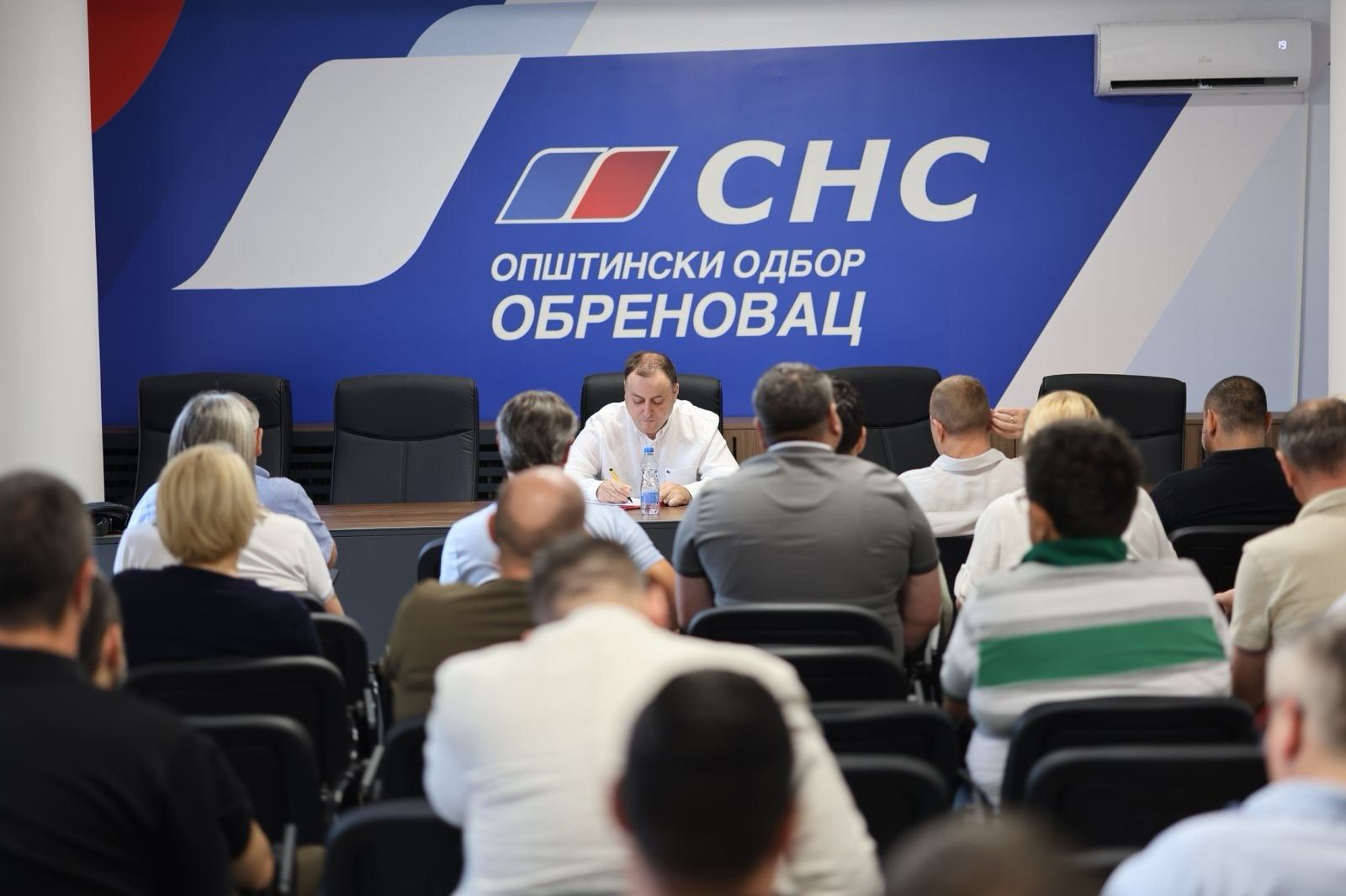 Nove prostorije Srpske napredne stranke na trgu u Obrenovcu otvorene za građane