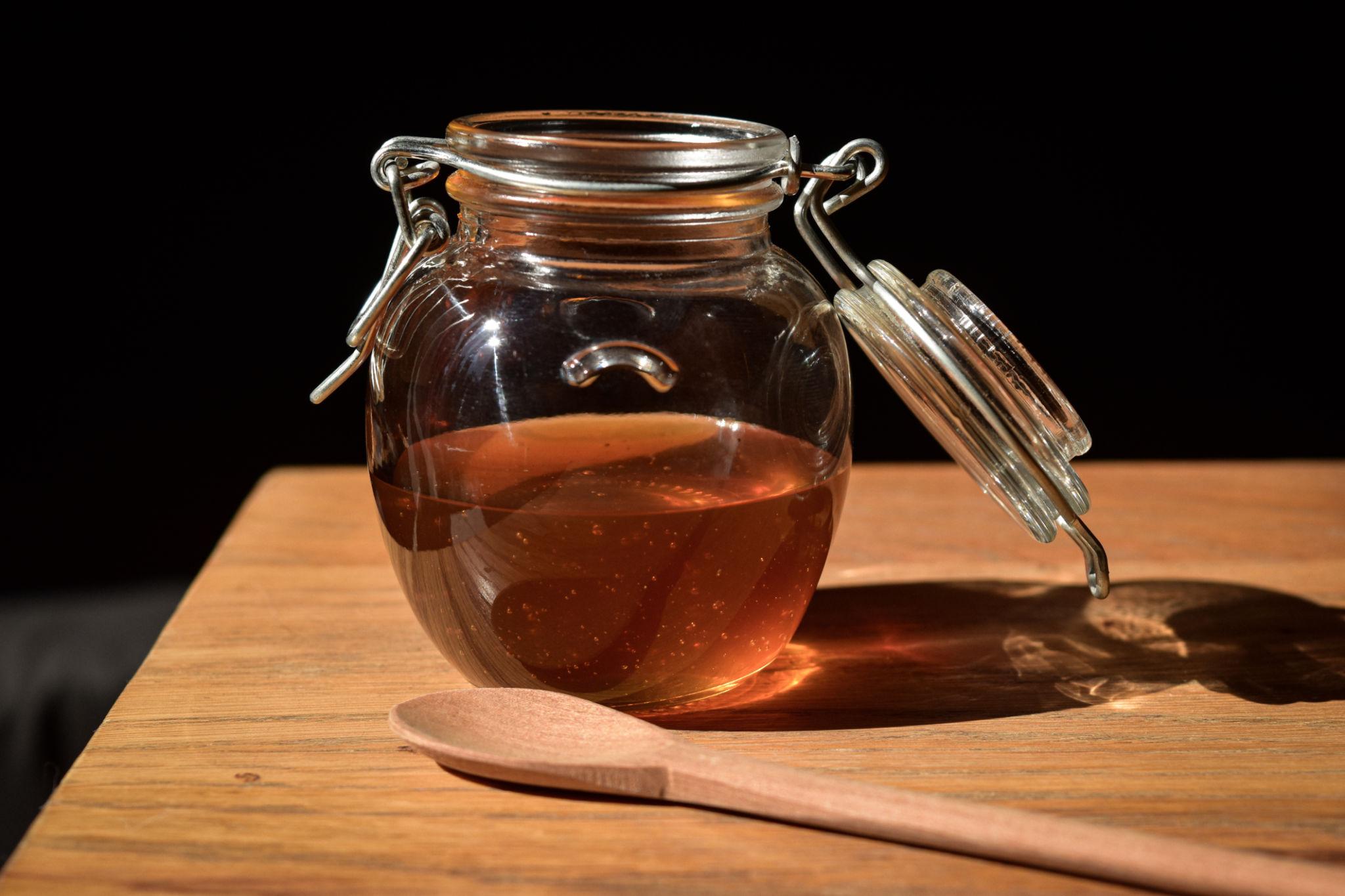 Med star hiljadama godina i dalje jestiv: Nauka otkriva zašto se nikada ne kvari